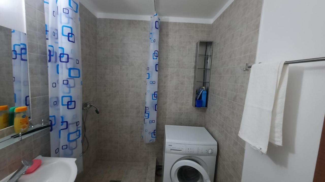 Lovely 1 Bedroom Apartment With Free Street Parking بوخارست المظهر الخارجي الصورة