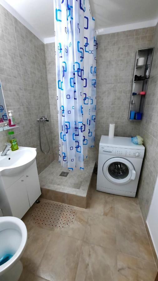 Lovely 1 Bedroom Apartment With Free Street Parking بوخارست المظهر الخارجي الصورة