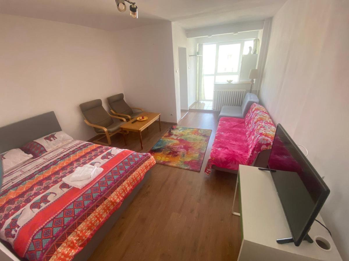 Lovely 1 Bedroom Apartment With Free Street Parking بوخارست المظهر الخارجي الصورة